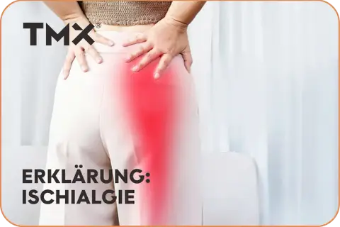 Frau hält sich den schmerzenden Hüftbereich, der rot markiert ist. Erklärend: Ischialgie. Was tun bei Ischias Schmerzen?