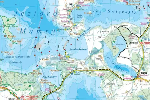 Mapa Mazur z zaznaczonymi jeziorami: Mamry, Kirsajty, Bodma, Mały Harsz i Harsz. Ile jest jezior na Mazurach? To pytanie zadaje sobie wielu turystów.