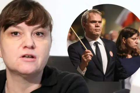 Andrzej Stankiewicz z żoną i dziećmi na tle flagi.