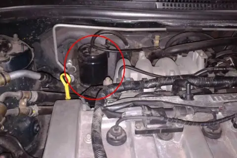 Gdzie jest filtr paliwa w mazda 6 2.0 diesel? Oto ważne informacje