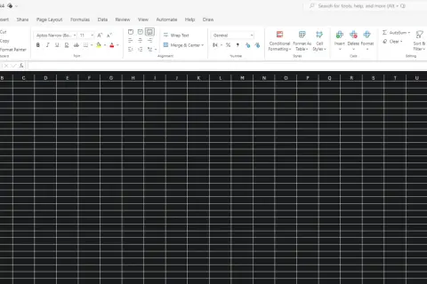 Pusta tabela w programie Excel z widocznym paskiem narzędzi.