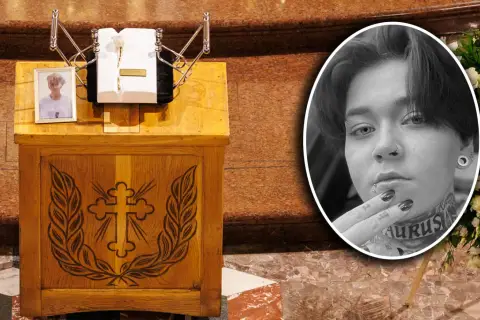 Wspomnienie Patrycji Widery. Na zdjęciu portret z kwiatami i drewniany klęcznik z krzyżem.