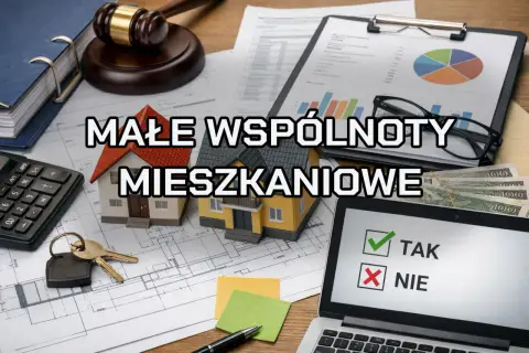 Małe wspólnoty mieszkaniowe: klucze, domki, kalkulator, dokumenty i laptop z listą "TAK/NIE".