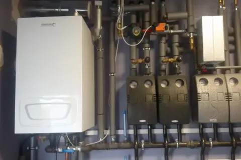 Nowoczesny kocioł gazowy i instalacja grzewcza. Szukasz gazownika w Warszawie? Sprawdź cennik usług!