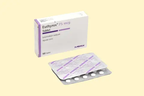 Pudełko i blistry tabletek Euthyrox 75 mcg na jasnym tle.
