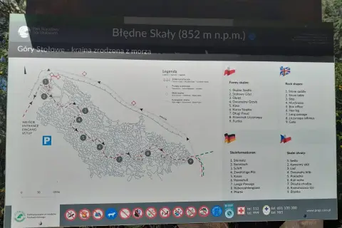Mapa Błędnych Skał, labiryntu skalnych formacji w Górach Stołowych. Zobaczysz tu ścieżki, punkty widokowe i nazwy formacji, np. "Kurza Stopka".