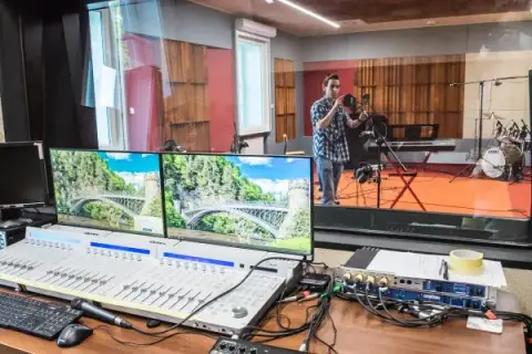 Produkcja muzyczna i realizacja dźwięku: tajniki studia nagrań