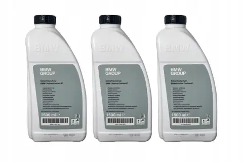 Trzy butelki płynu chłodniczego BMW Lifetime Coolant 87. Płyn do chłodnic zapobiegający zamarzaniu, idealny do BMW.