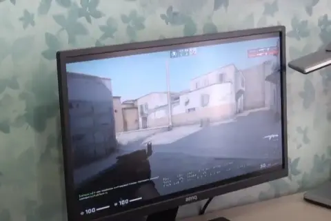 Jak rozciągnąć ekran na cały monitor i uniknąć czarnych pasków