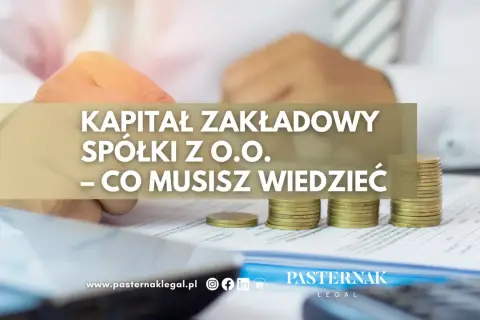 Stos monet symbolizuje kapitał zakładowy spółki z o.o. – kluczowy element finansowy.