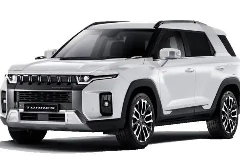 Nowy, biały SUV z Korei, model Torres, prezentuje nowoczesny design i solidną konstrukcję.