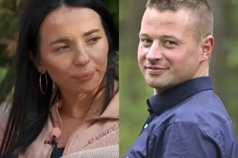Kobieta i mężczyzna z programu "Rolnik szuka żony 12". Ona w różowej bluzie, on w granatowej koszuli.