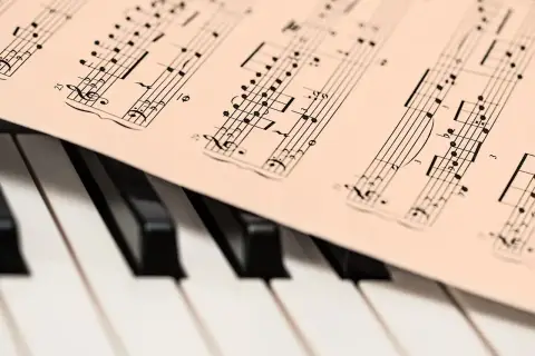Muzyka symfoniczna: przewodnik po historii, formach i jak zacząć