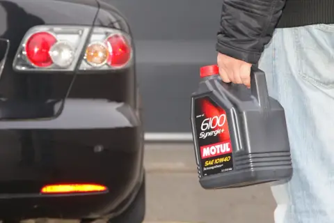Motul dobierz olej: Jak wybrać idealny dla Twojego silnika?