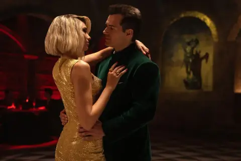 Para w złotych kreacjach, taniec i intrygi w "Argylle: Tajny szpieg". Recenzja filmu.