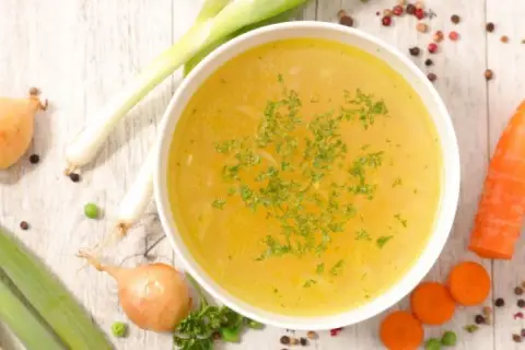 Jak zrobić naturalny domowy bulion w proszku bez glutaminianu sodu i chemii? Aromatyczny bulion z warzywami i ziołami.