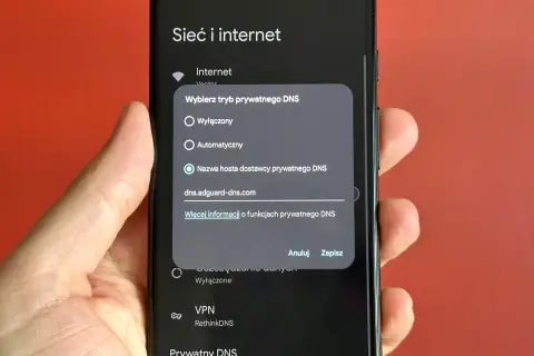 Jak zablokować reklamy w telefonie? Ustaw prywatny DNS na dns.adguard-dns.com.