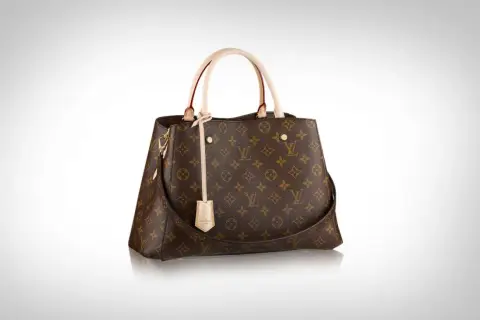 Elegancka torebka Louis Vuitton, porównanie oryginału z podróbką.
