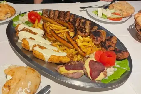 Gdzie zjeść w Budvie? Odkryj najlepsze restauracje i smaki