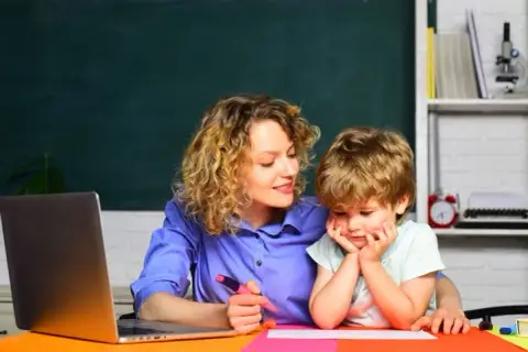 Podstawa prawna zatrudnienia nauczyciela wspomagającego: Co musisz wiedzieć