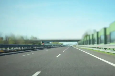 Autostrada w Czechach, droga do celu. Dowiedz się, jak zapłacić za autostradę w Czechach, by podróż była bezproblemowa.