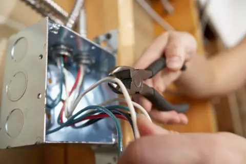 Kombinerki do kabli w pracy instalatora – zastosowania i ograniczenia