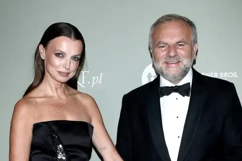 Katarzyna Sokołowska z mężem na gali. Elegancka para w wieczorowych strojach.