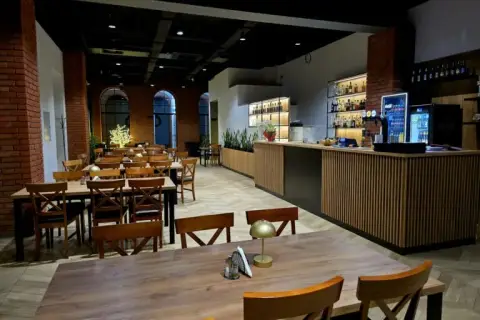 Gdzie zjeść w Wadowicach? Odkryj najlepsze restauracje i smaki