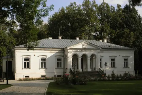 "Na dom w Czarnolesie": Odkryj sens fraszki Kochanowskiego
