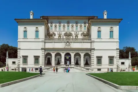 Willa Borghese, Rzym. Wspaniała architektura, idealne miejsce na spacer. Bilety do Ogrodów Borghese warto kupić online.
