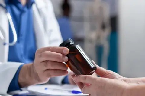 Venta de medicamentos sin receta médica: compra segura y legal en España