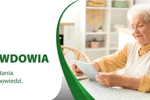 Starsza pani korzysta z tabletu, szukając informacji o rencie wdowiej. Najczęstsze pytania i konkretne odpowiedzi. Sprawdź to!