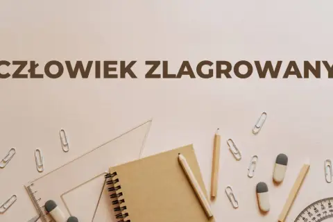 Człowiek zlagrowany, ofiara systemu, otoczony przyborami szkolnymi.