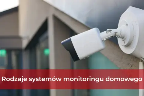 Kamera monitoringu domowego zamontowana na ścianie budynku.