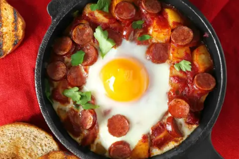Kiełbasa na obiad: Szybkie, tanie i pyszne przepisy