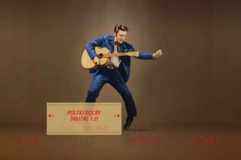 Elvis Presley w niebieskim garniturze gra na gitarze. Menu DVD z opcją "Polski Dolby Digital 1.0" i "Love Me Tender po polsku".
