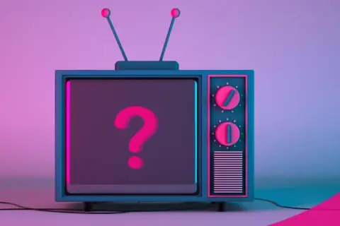 Stylizowany telewizor z pytajnikiem na ekranie. Jak sprawdzić siłę sygnału anteny? Logo TV+.