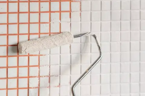 Metamorfoza kuchni: Odnów kafelki bez kucia! Tanie metody DIY