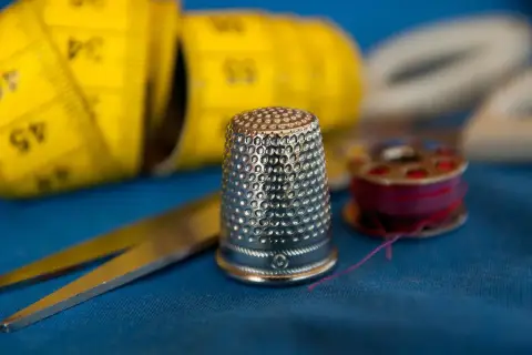 Szycie spódnicy z koła dla dziewczynki: Poradnik DIY krok po kroku