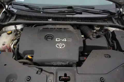 Silnik D-4D w Toyocie Avensis 2.0, gotowy do pracy.