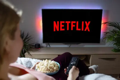 Jak zresetować Netflix na telewizorze Samsung i naprawić błędy aplikacji
