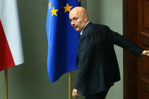 Wiceminister finansów, oskarżony o korupcję, odchodzi. Prawdziwe powody dymisji w 2026 roku pozostają tajemnicą.