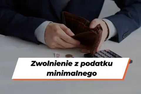 Mężczyzna w garniturze pokazuje pusty portfel. Obok leży kalkulator i banknot. Tekst: Zwolnienie z podatku minimalnego.