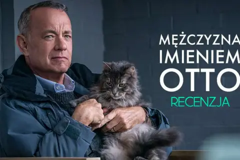 Mężczyzna imieniem Otto, grany przez Toma Hanksa, trzyma na rękach puszystego kota.