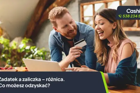 Para młoda dyskutuje, czy zadatek jest zwrotny, przeglądając ofertę CashFix.