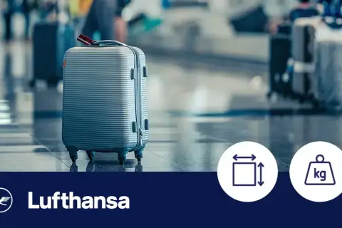 Srebrna walizka na lotnisku, gotowa na podróż. Lufthansa bagaż rejestrowany – sprawdź wymiary i wagę.
