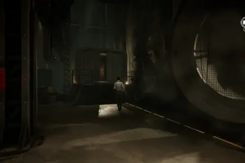 Kate Walker wchodzi do mrocznego, industrialnego pomieszczenia. Ten widok to fragment poradnika do Syberia 2.