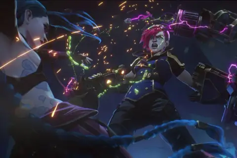 Starcia w świecie Arcane: Jinx i Vi walczą, używając swoich unikalnych mocy i broni.