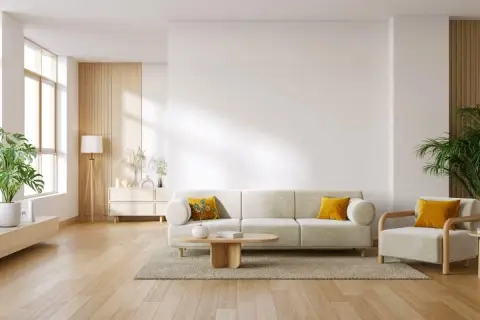 Soggiorno moderno con divano beige, poltrona, tavolino in legno e piante. Perfetto per abbinare porte e infissi con stile.