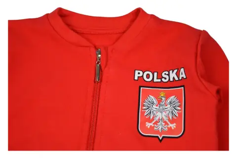 Czerwony dres dla chłopca z godłem Polski. Idealny dla małego patrioty.